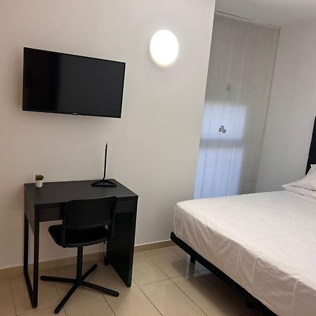 Fira Gran Via 2 - Private Rooms In A Shared Apartment - Habitaciones Privadas En Apartamento Compartido L'Hospitalet de Llobregat Eksteriør bilde