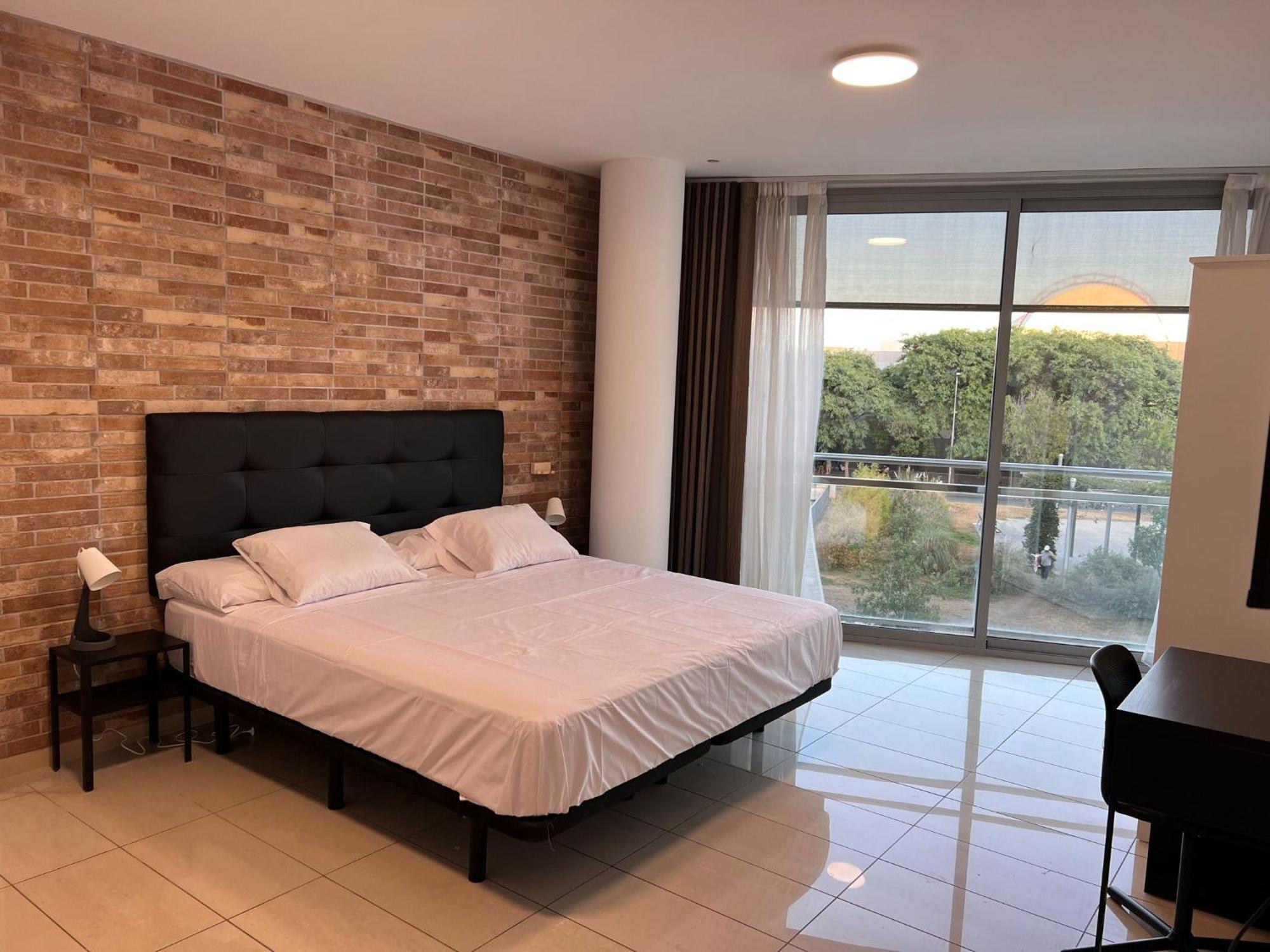 Fira Gran Via 2 - Private Rooms In A Shared Apartment - Habitaciones Privadas En Apartamento Compartido L'Hospitalet de Llobregat Eksteriør bilde