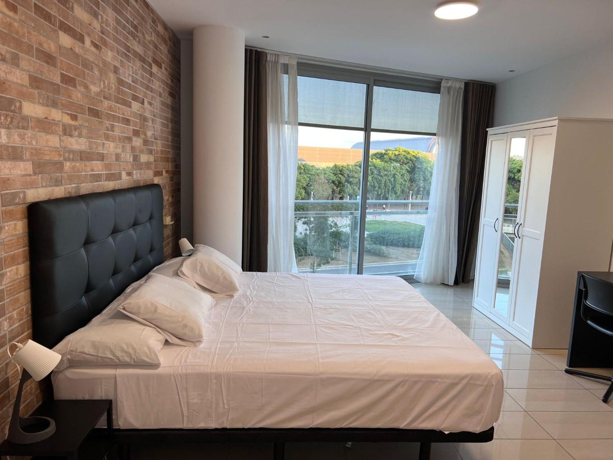 Fira Gran Via 2 - Private Rooms In A Shared Apartment - Habitaciones Privadas En Apartamento Compartido L'Hospitalet de Llobregat Eksteriør bilde