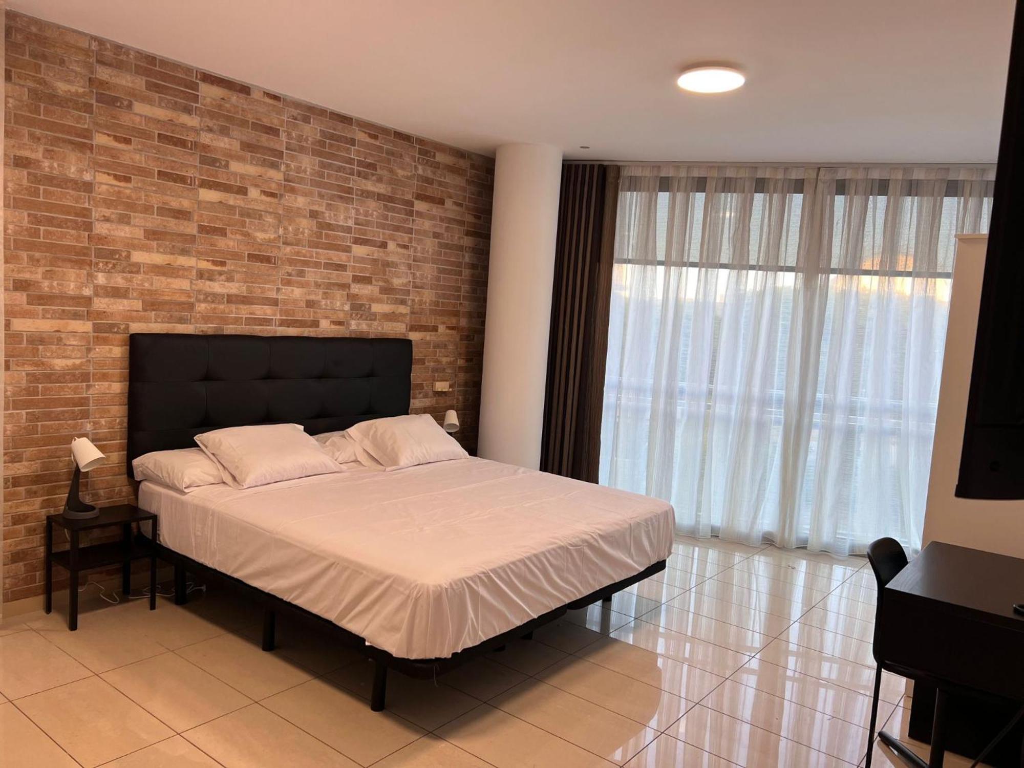 Fira Gran Via 2 - Private Rooms In A Shared Apartment - Habitaciones Privadas En Apartamento Compartido L'Hospitalet de Llobregat Eksteriør bilde