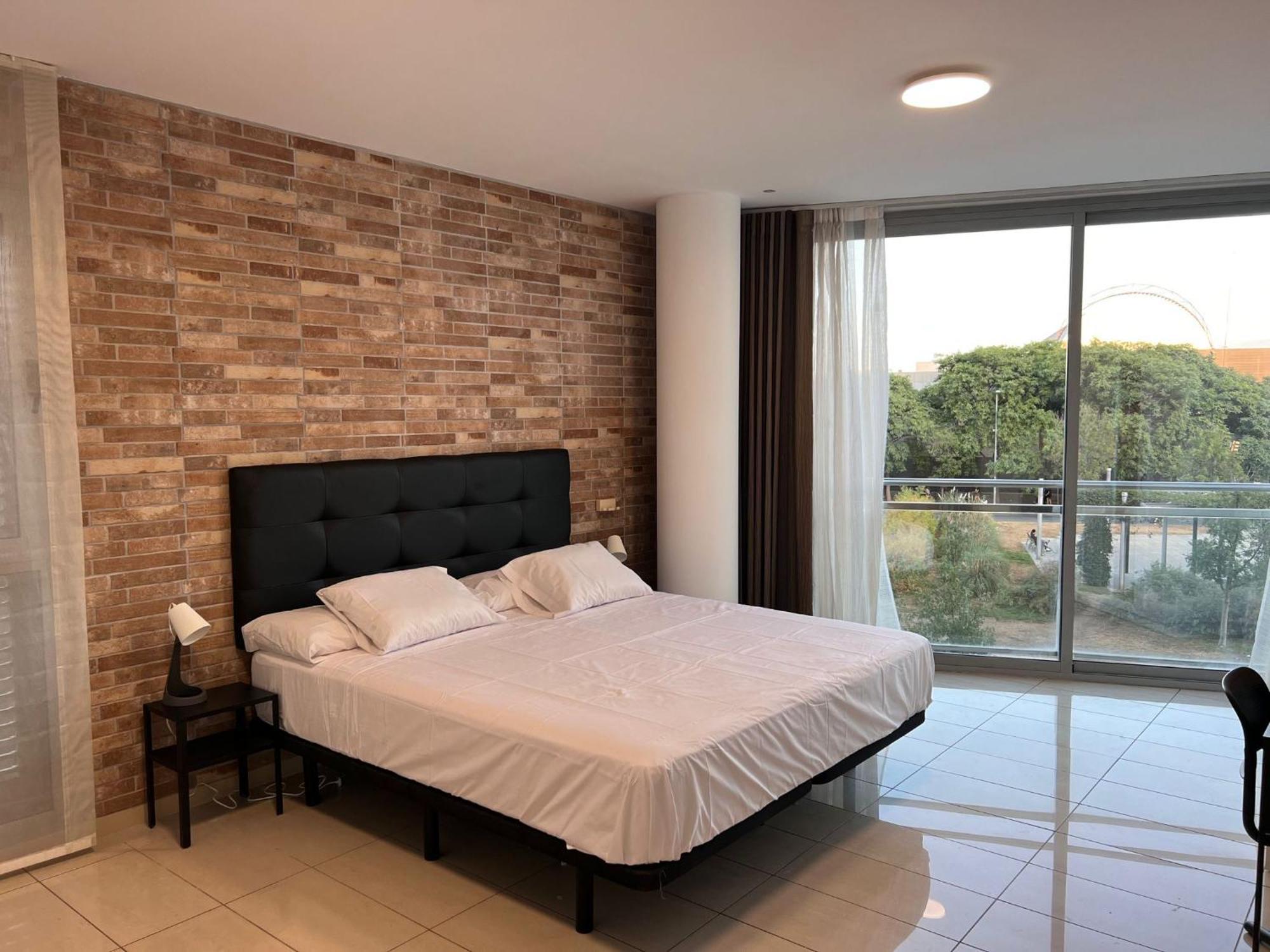 Fira Gran Via 2 - Private Rooms In A Shared Apartment - Habitaciones Privadas En Apartamento Compartido L'Hospitalet de Llobregat Eksteriør bilde