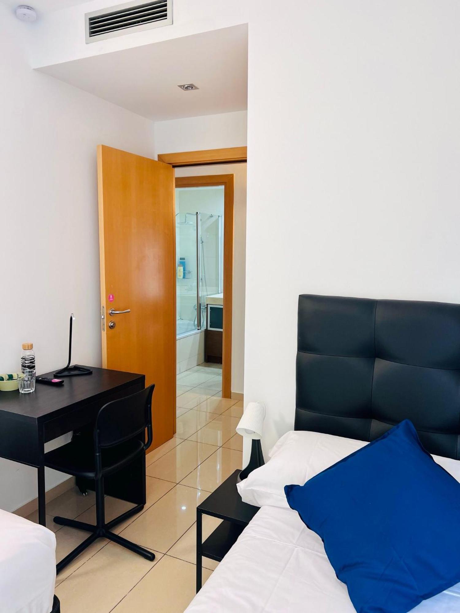 Fira Gran Via 2 - Private Rooms In A Shared Apartment - Habitaciones Privadas En Apartamento Compartido L'Hospitalet de Llobregat Eksteriør bilde