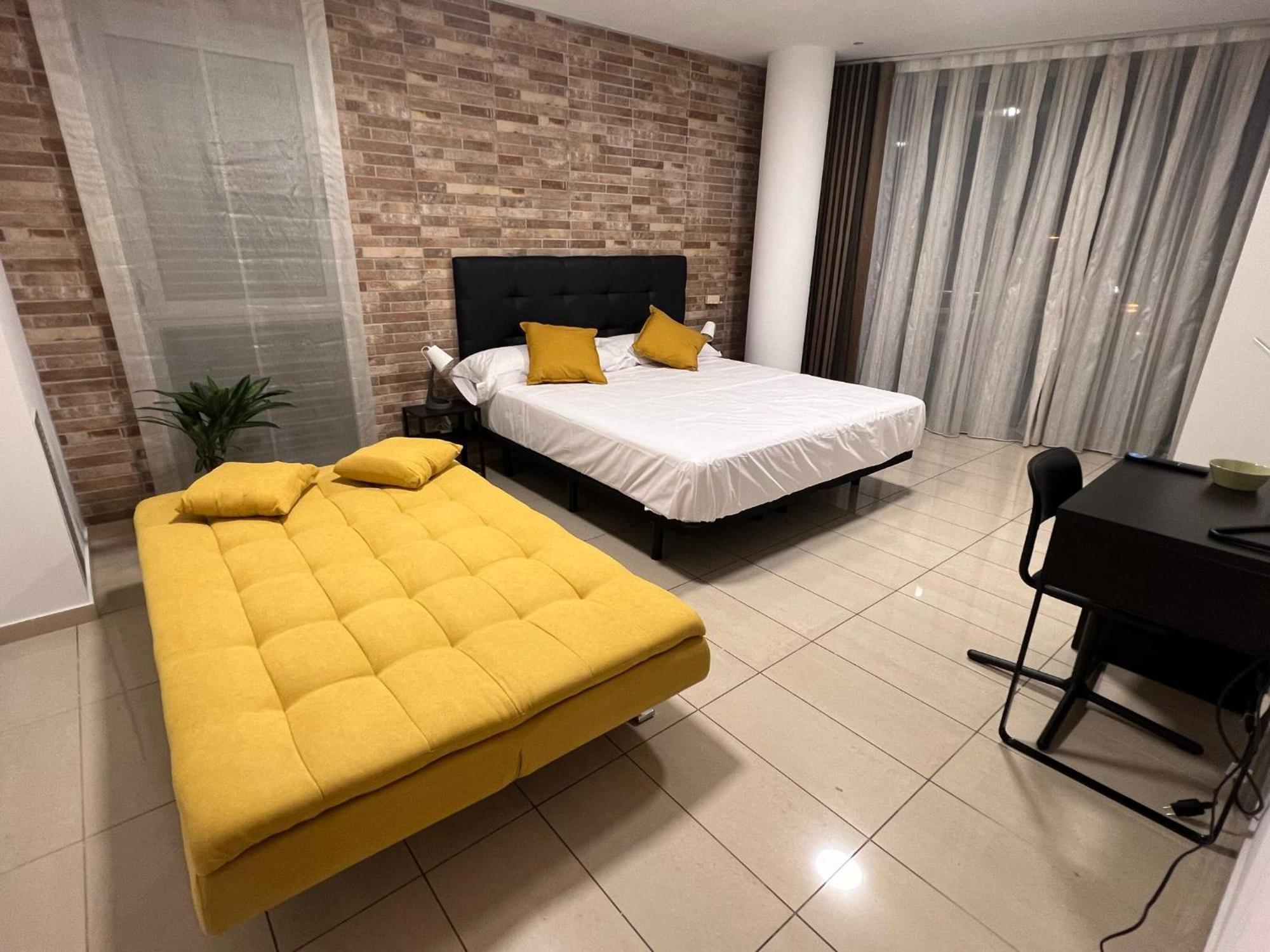 Fira Gran Via 2 - Private Rooms In A Shared Apartment - Habitaciones Privadas En Apartamento Compartido L'Hospitalet de Llobregat Eksteriør bilde