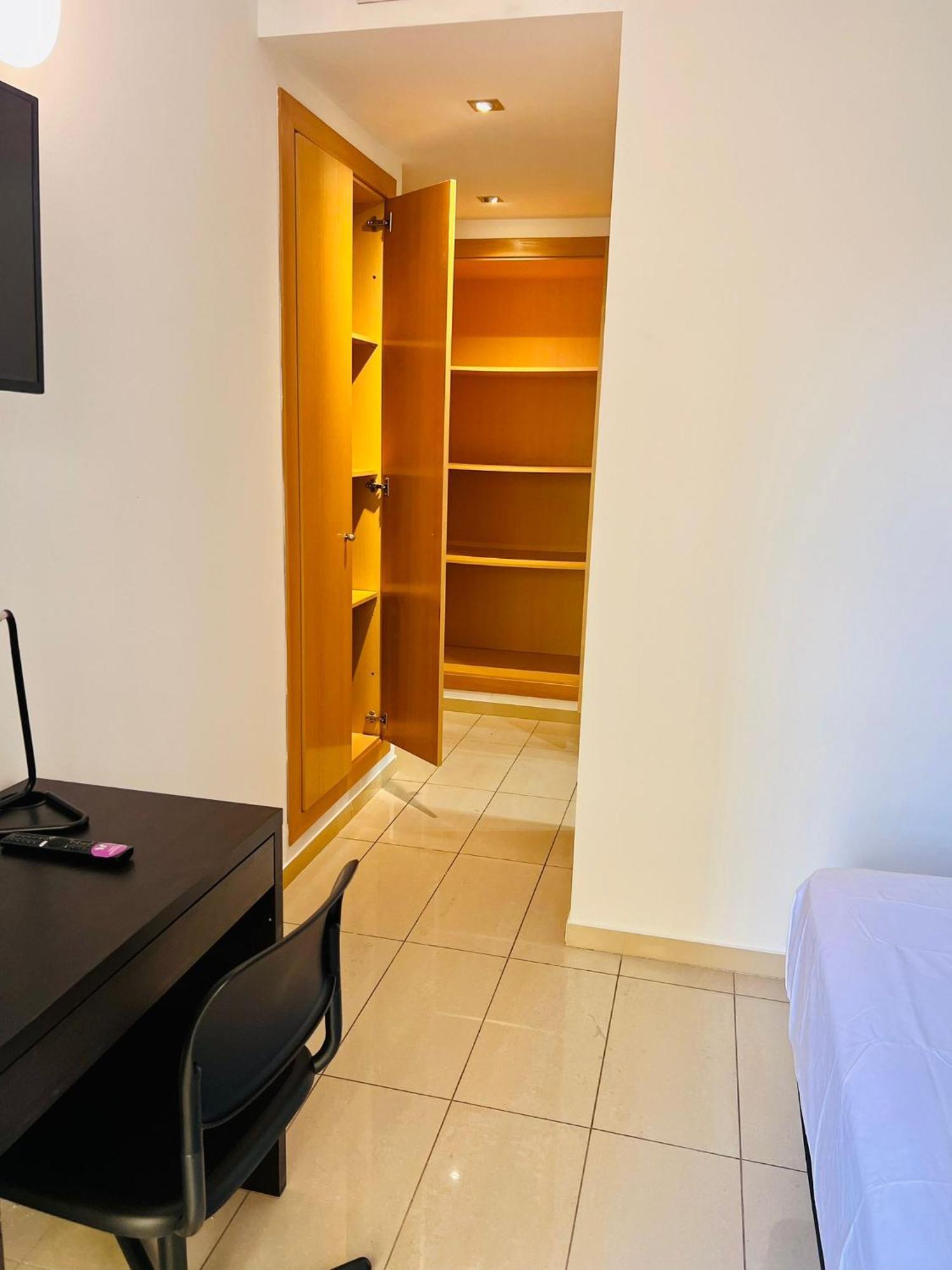 Fira Gran Via 2 - Private Rooms In A Shared Apartment - Habitaciones Privadas En Apartamento Compartido L'Hospitalet de Llobregat Eksteriør bilde